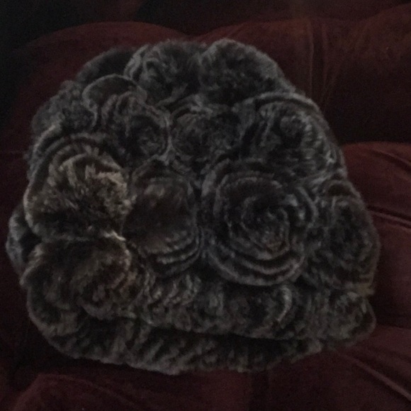 REAL KNITTED REX RABBIT CHINCHILLA ROSE BEANNIE - Picture 5 of 7